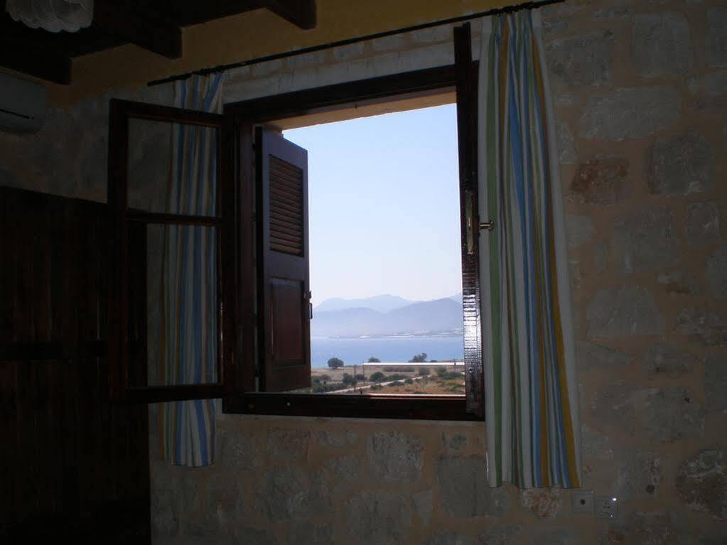 Ville Du Soleil - Exclusive Homes With Rustic Charm And Sensational Views Of The Mediterranean Sea Makrýgialos Buitenkant foto